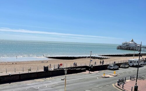 "The Elegance" Seafront Apartment