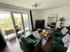 Superior House, Private Bathroom | Lounge - Large Family Home With Stunning City Views (Bristol)