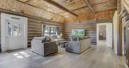 NEW HOT TUB Colorado Cabin in heart of Woodland Park - 331616