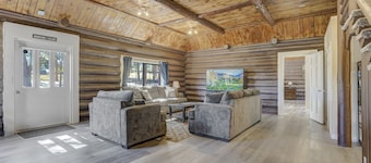NEW HOT TUB Colorado Cabin in heart of Woodland Park - 331616