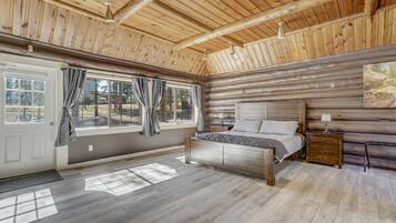 3 bedrooms, free WiFi, bed sheets, wheelchair access