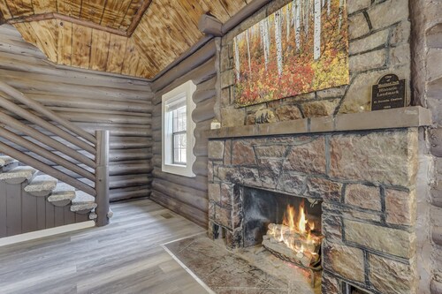 NEW HOT TUB Colorado Cabin in heart of Woodland Park - 331616