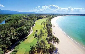 Beach nearby, sun-loungers, beach towels