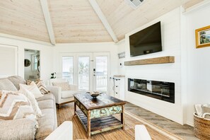 TV, fireplace, stereo