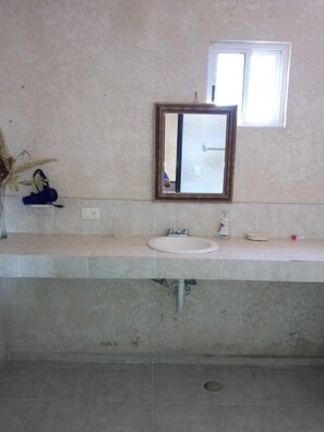 Baignoire, serviettes fournies