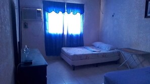 1 Schlafzimmer, Daunenbettdecken, Betten mit Memory-Foam-Matratzen