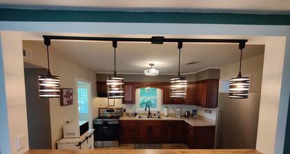 Cheerful Home w/Fireplace