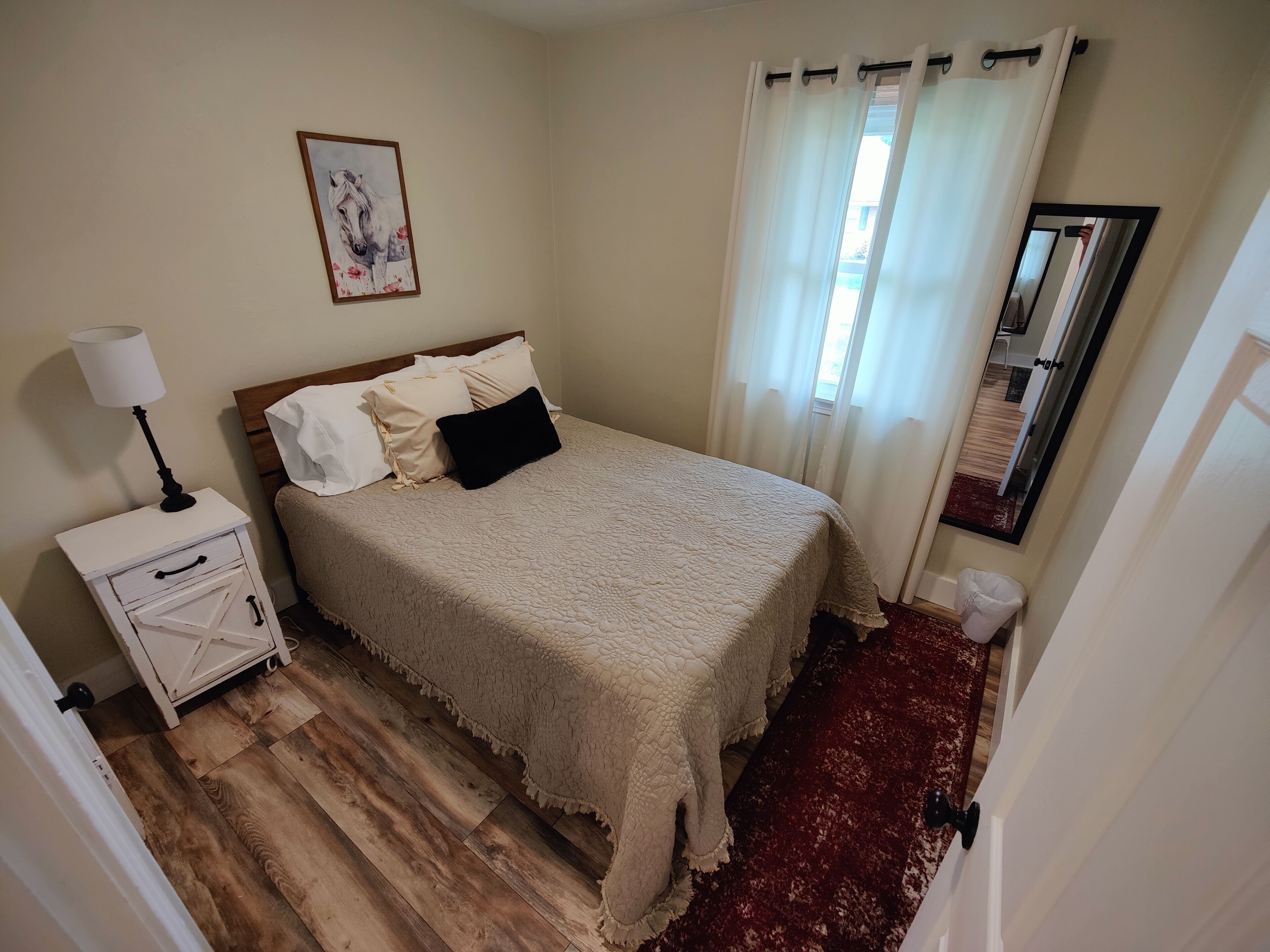 3 bedrooms, desk, iron/ironing board, free WiFi