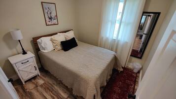 3 bedrooms, desk, iron/ironing board, free WiFi