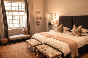 Deluxe Room | 1 bedroom, in-room safe, individually decorated, individually furnished - Grosvenor House (Harare)