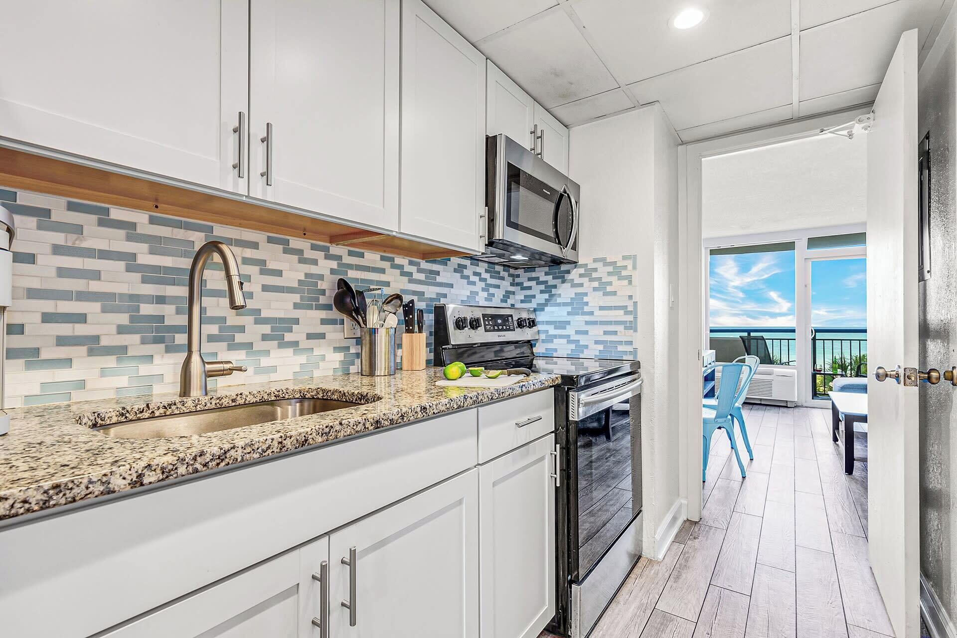 冰箱、微波炉、烤箱、炉灶