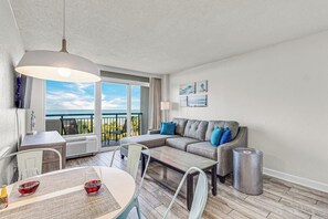 Télévision, cheminée, espaces bureaux