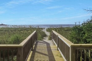 Property grounds - Oar Life By StayMareni - Oceanfront Suite (Myrtle Beach)
