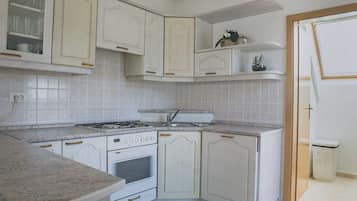 Departamento (Apartment Amak with free onsite parki) | Cocina privada | Refrigerador