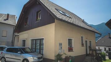 Apartment (Apartment Amak with free onsite parki) | Exterior