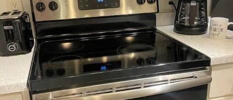 冷蔵庫、電子レンジ、コンロ、食器洗い機