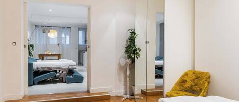 1 chambre, fer et planche à repasser, draps fournis