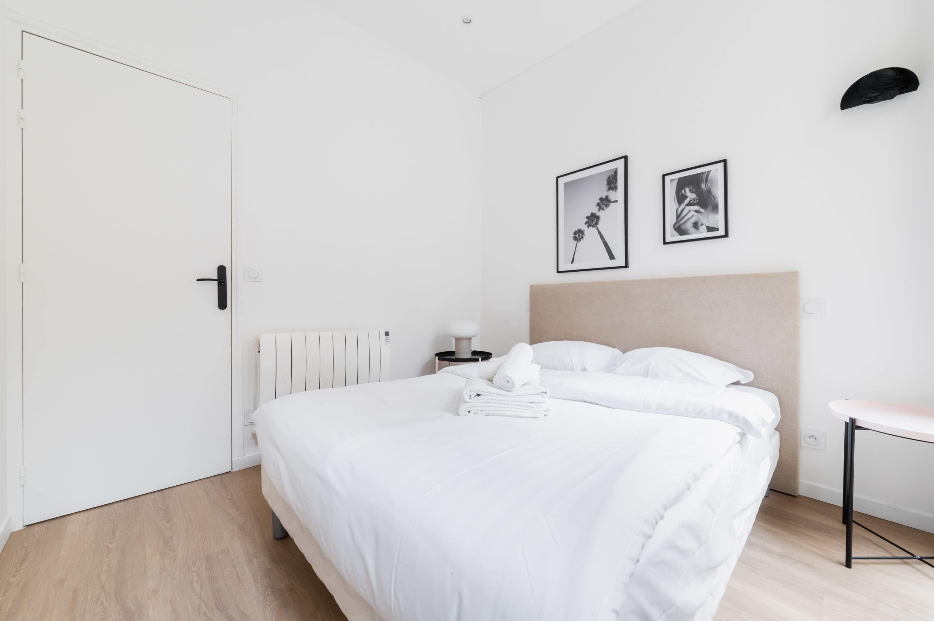2 bedrooms, desk, iron/ironing board, WiFi