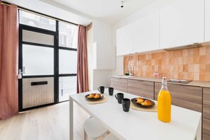 Dining - Logement Premium avec Grande Salle de Bain - 6P (Paris)