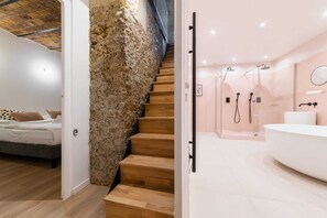 Bathtub, hair dryer, towels - Logement Premium avec Grande Salle de Bain - 6P (Paris)