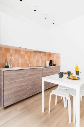 Fridge, microwave, stovetop, coffee/tea maker