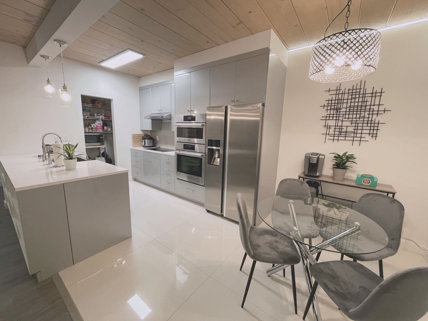 冰箱、微波炉、烤箱、炉灶