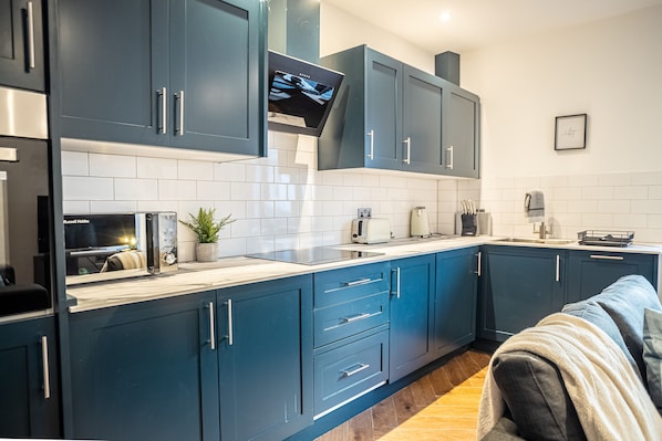 Premier Apartment, 2 Bedrooms, City View | Private kitchen | Full-size fridge, microwave, oven, stovetop