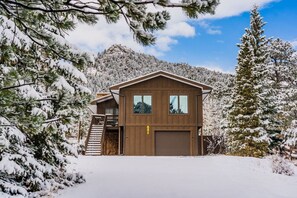 Exterior - SALE! Hot tub, king beds, wildlife, fireplace (Estes Park)