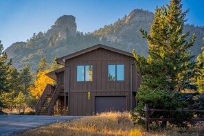 Exterior - Longs Peak Views, Game Room, Fireplaces. Sleeps 12 (Estes Park)