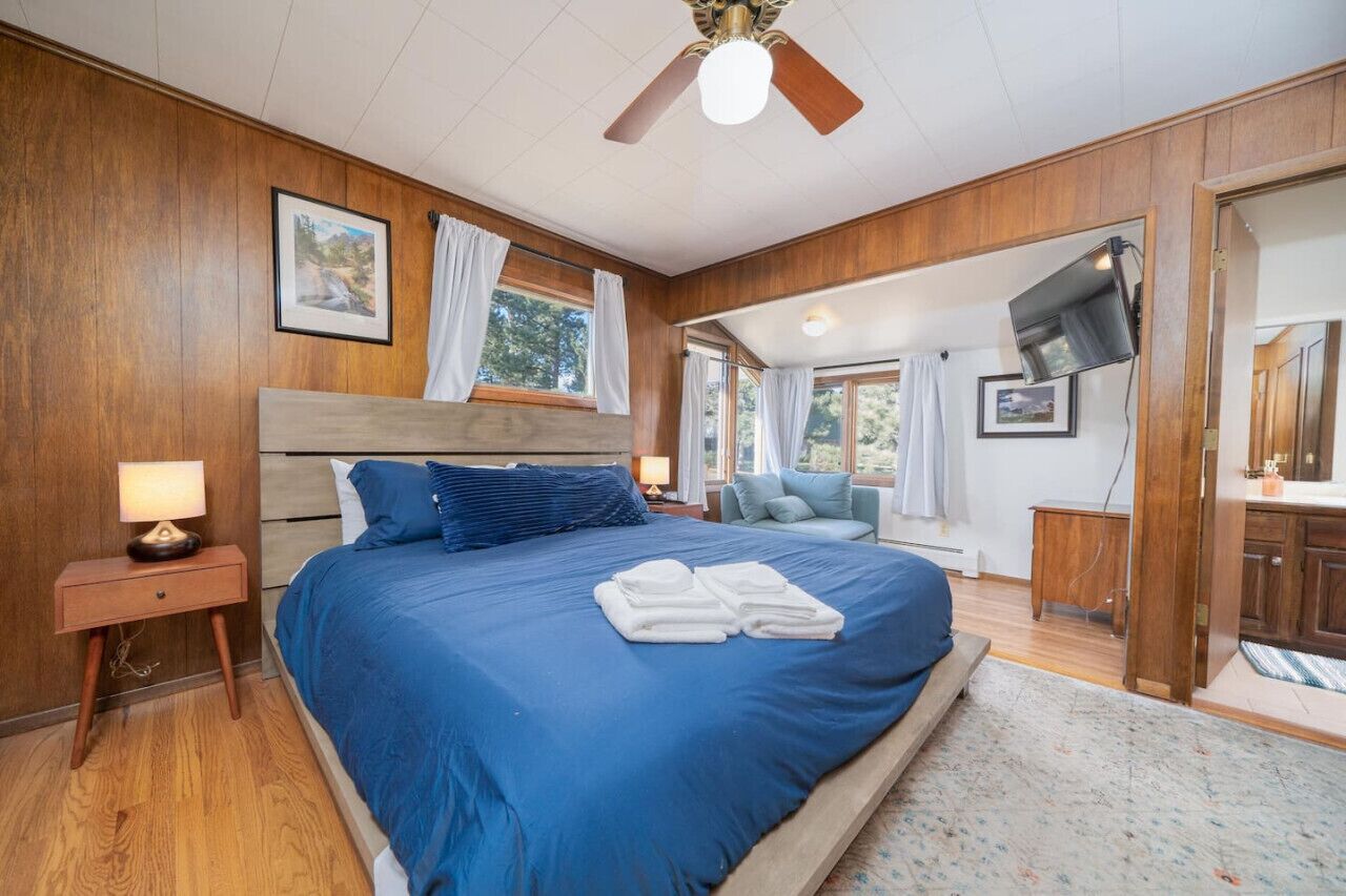 2 bedrooms, desk, iron/ironing board, travel crib