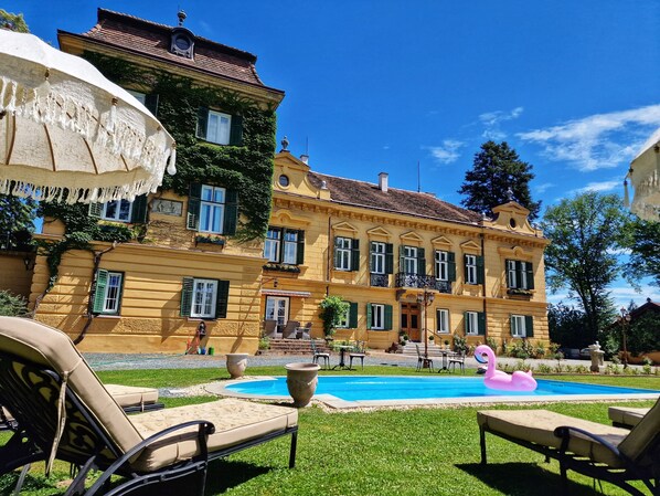 Exterior - Palais Kneissl (Burgau)