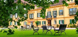 Exterior - Palais Kneissl (Burgau)