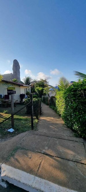 Entrada al alojamiento