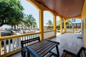 Terrace/patio - Frente al mar con piscina! En Tela (Tela)