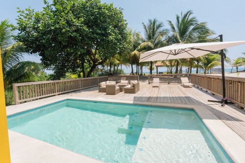 Frente al mar con piscina! En Tela