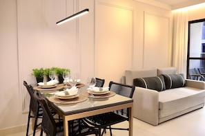 Apartemen Deluks | Tempat makan