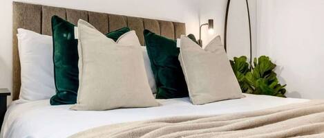 3 dormitoris, planxa i posts de planxar, wifi i roba de llit