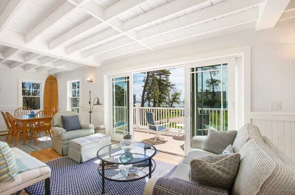 Smart TV, fireplace - Lovely Beach house in GRB - Heated pool! (Kennebunk)