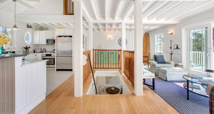 Lovely Beach house in GRB - Heated pool!