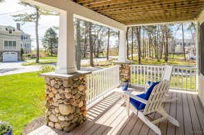 Terrace/patio - Lovely Beach house in GRB - Heated pool! (Kennebunk)