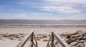 On the beach - Lovely Beach house in GRB - Heated pool! (Kennebunk)