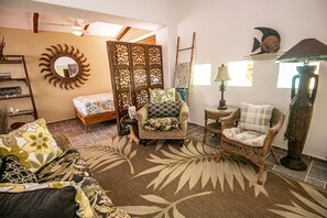 2 habitaciones, caja de seguridad en la habitación y escritorio