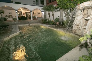 Beheizter Pool