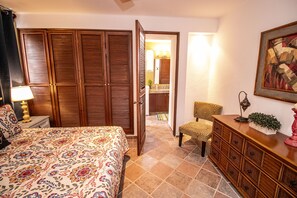 3 bedrooms, in-room safe, desk, iron/ironing board
