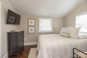 Desk, WiFi, bed sheets