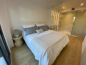 2 Schlafzimmer, schallisolierte Zimmer, Bügeleisen/Bügelbrett