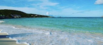 Modern, one bedroom Villa 50 ft from the beach