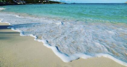 Modern, one bedroom Villa 50 ft from the beach