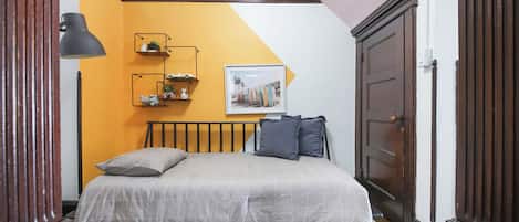 2 bedrooms, desk, iron/ironing board, travel crib