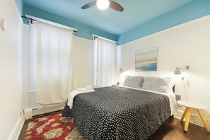 3 bedrooms, desk, iron/ironing board, travel crib